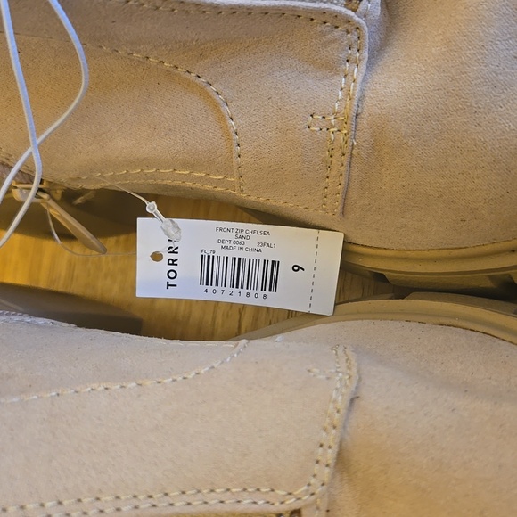 Torrid Chelsea Faux Leather Bootie Size 9 - Picture 7 of 9